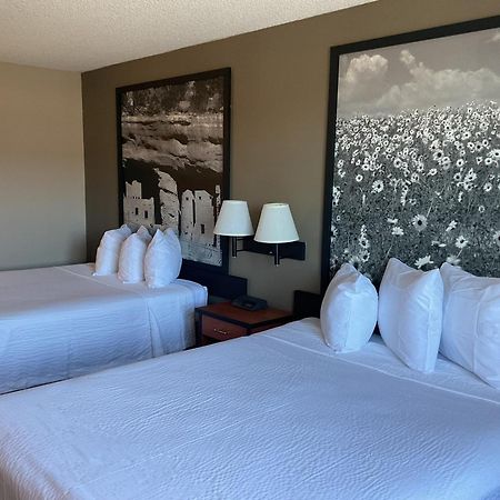 Мотель Super 8 By Wyndham Colorado Springs Airport Экстерьер фото